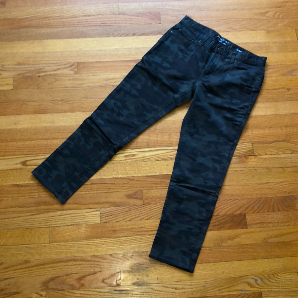 Banana republic travel Jean. Camouflage. W32L30. Barely used. Excellent cond.